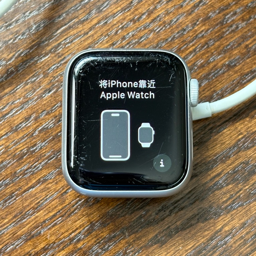 Apple Watch — Series 4 (GPS+CEL) 40mm Silver Aluminum White Sport Band